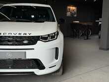 Land Rover Discovery Sport P300e R-Dynamic SE