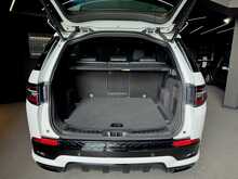 Land Rover Discovery Sport P300e R-Dynamic SE