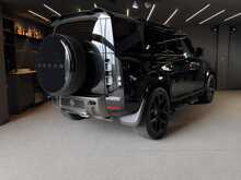 Land Rover Defender 110 i6 X 