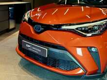 Toyota C-HR VVT-h Orange Edition 