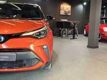 Toyota C-HR VVT-h Orange Edition 