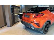 Toyota C-HR VVT-h Orange Edition 
