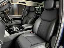 Land Rover Range Rover D300 MHEV SE 