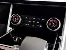 Land Rover Range Rover D300 MHEV SE 