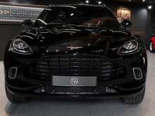 Aston Martin DBX V8