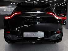 Aston Martin DBX V8