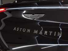 Aston Martin DBX V8