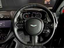 Aston Martin DBX V8