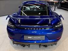 Porsche 718 Cayman GT4 