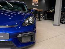 Porsche 718 Cayman GT4 