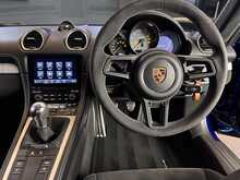 Porsche 718 Cayman GT4 