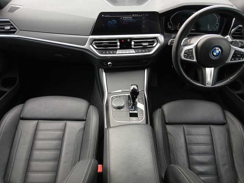 BMW 3 Series 330e M Sport - U3110