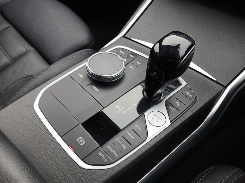 BMW 3 Series 330e M Sport - U3110