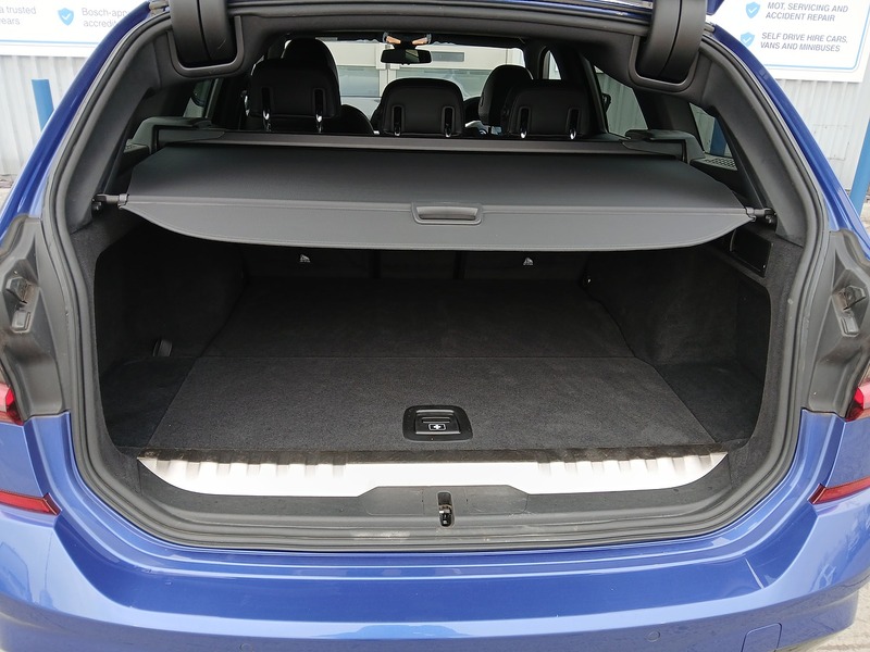 BMW 3 Series 330e M Sport - U3110