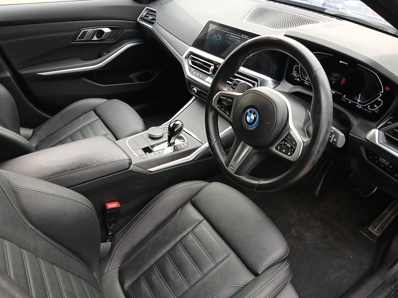 BMW 3 Series 330e M Sport - U3110