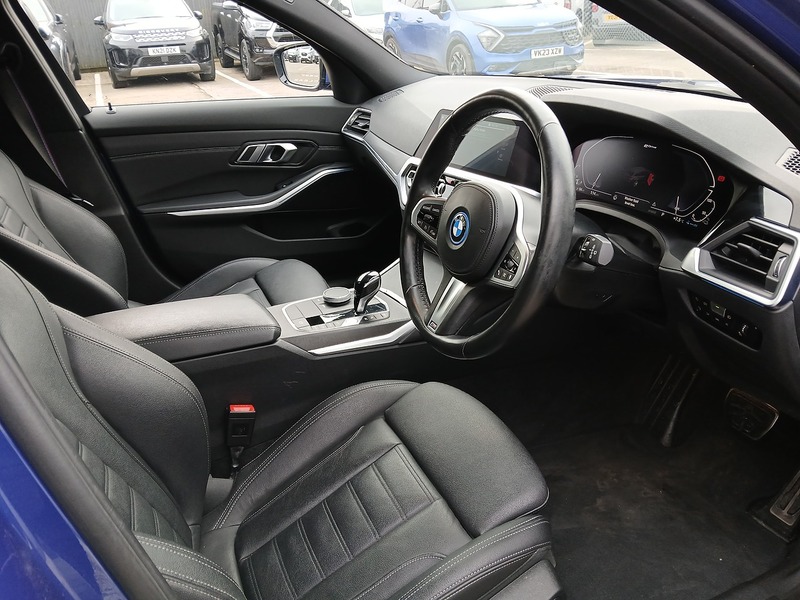 BMW 3 Series 330e M Sport - U3110