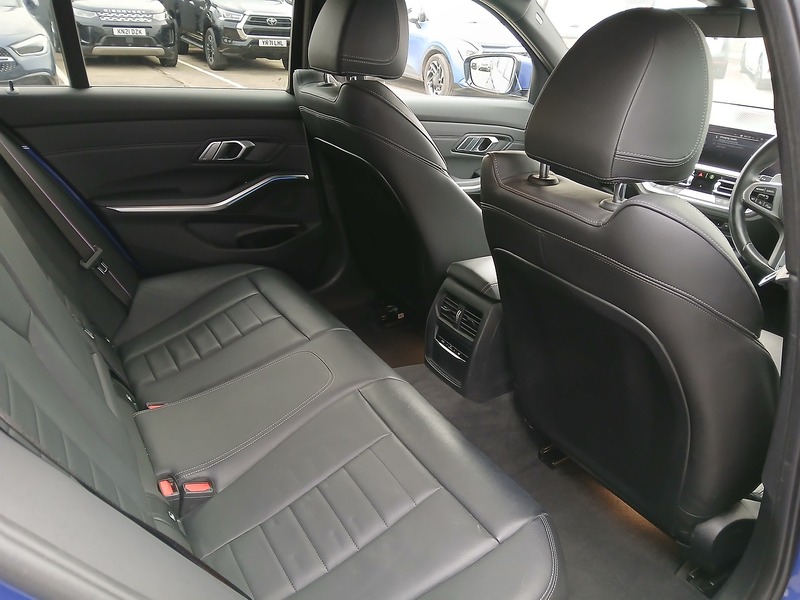 BMW 3 Series 330e M Sport - U3110