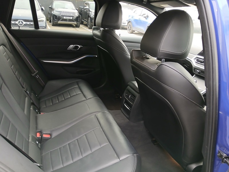 BMW 3 Series 330e M Sport - U3110