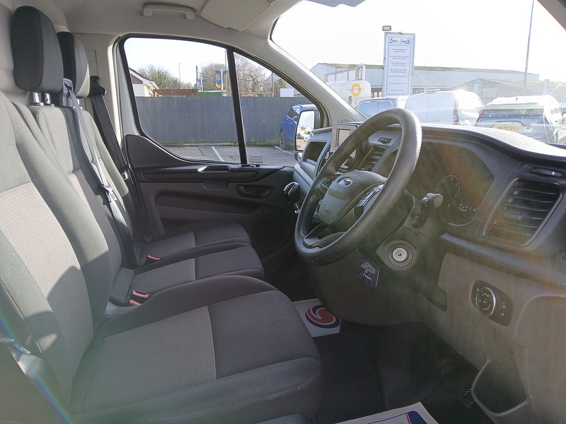 Ford Transit Custom 300 EcoBlue Leader - U3129