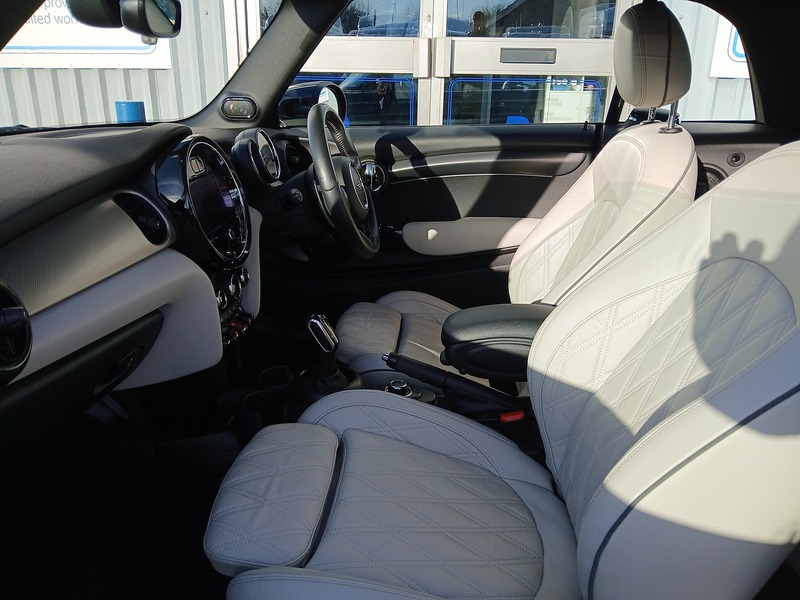 MINI Convertible Cooper S Exclusive - U3517