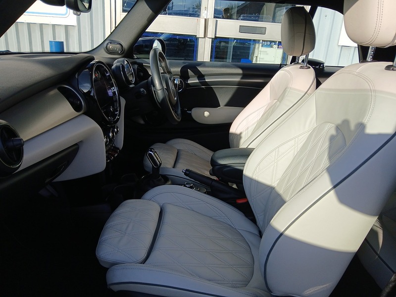 MINI Convertible Cooper S Exclusive - U3517