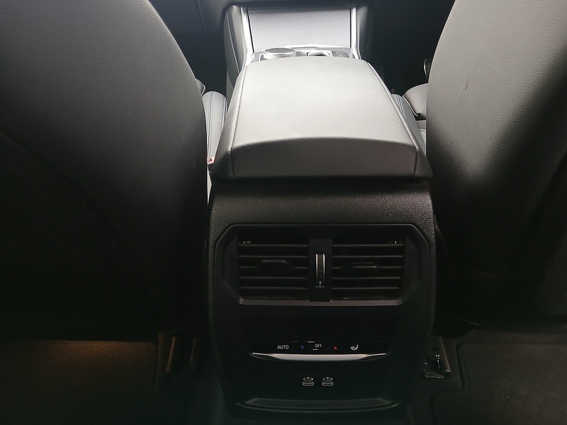 BMW 3 Series 330e M Sport - U3545