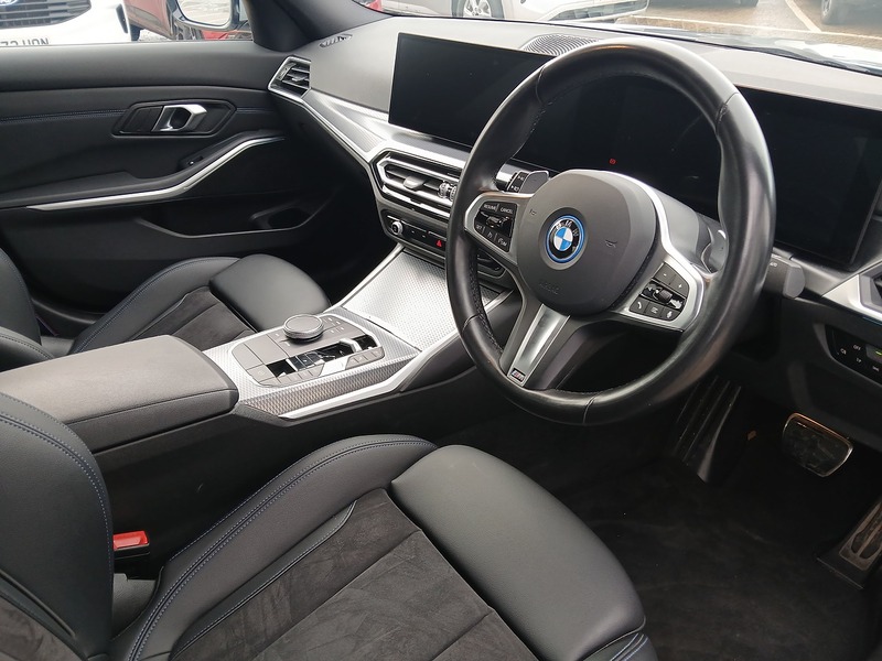 BMW 3 Series 330e M Sport - U3545