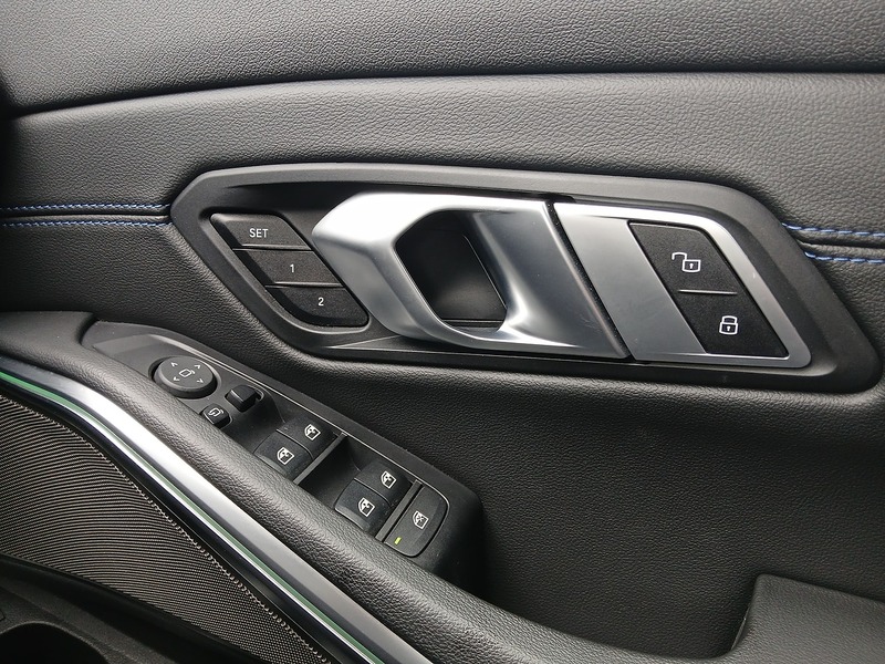 BMW 3 Series 330e M Sport - U3603