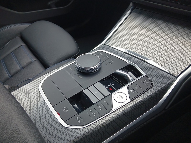 BMW 3 Series 330e M Sport - U3603