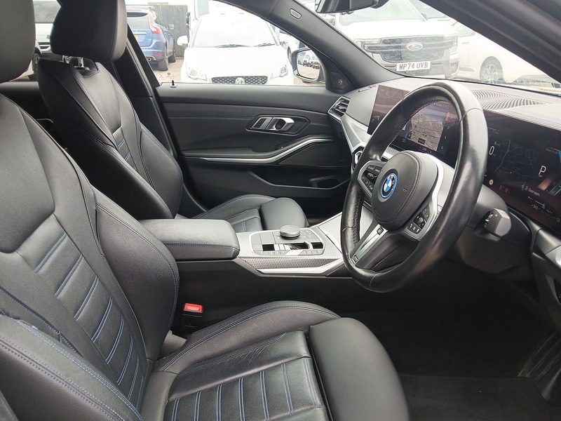 BMW 3 Series 330e M Sport - U3603