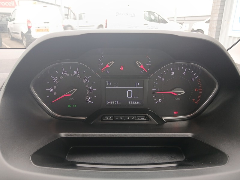 Peugeot Partner BlueHDi 1000 Professional Premium + - U3619