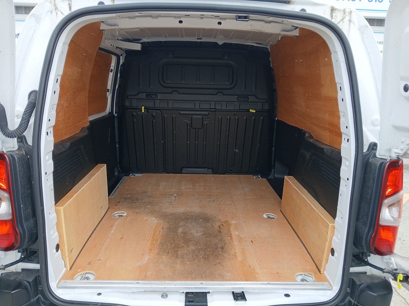 Peugeot Partner BlueHDi 1000 Professional Premium + - U3619