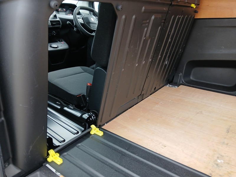 Peugeot Partner BlueHDi 1000 Professional Premium + - U3619