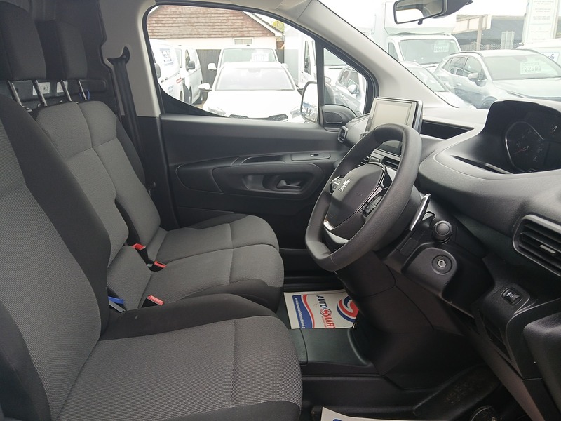 Peugeot Partner BlueHDi 1000 Professional Premium + - U3619