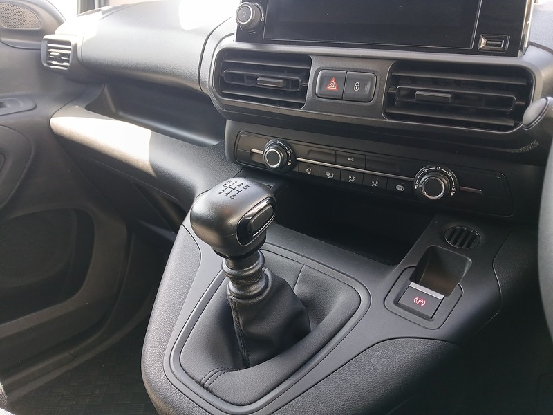 Peugeot Partner BlueHDi 950 Professional Premium + - U3684