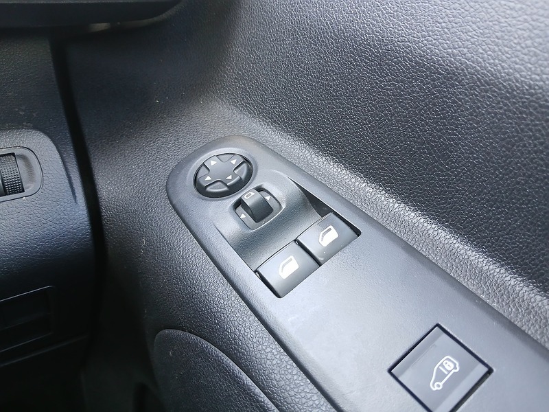 Peugeot Partner BlueHDi 950 Professional Premium + - U3684