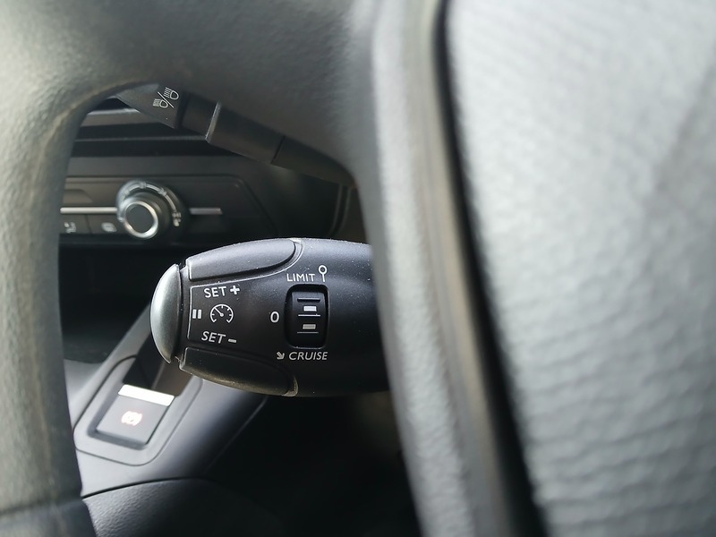 Peugeot Partner BlueHDi 950 Professional Premium + - U3684