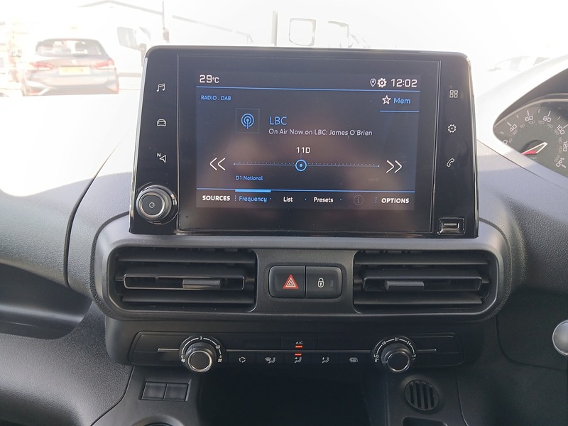 Peugeot Partner BlueHDi 950 Professional Premium + - U3684