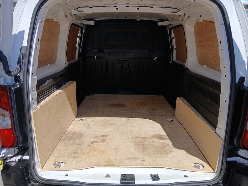 Peugeot Partner BlueHDi 950 Professional Premium + - U3684
