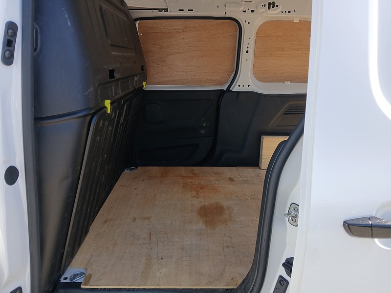 Peugeot Partner BlueHDi 950 Professional Premium + - U3684