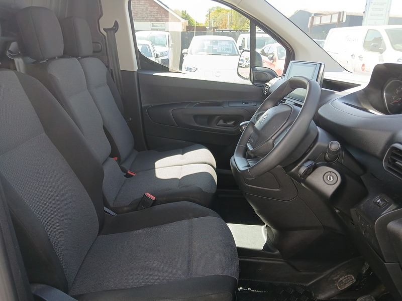 Peugeot Partner BlueHDi 950 Professional Premium + - U3684