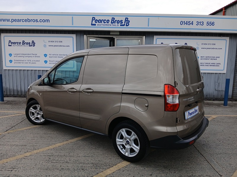 Ford Transit Courier EcoBoost Limited - U3774