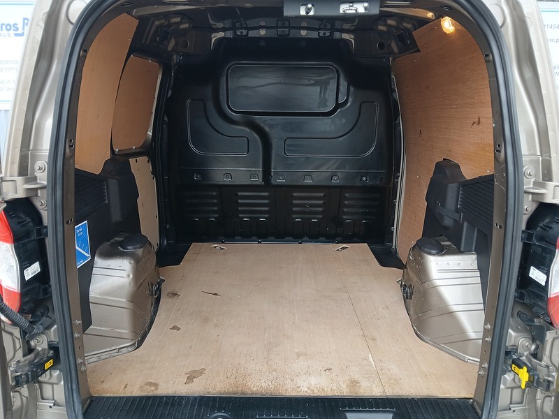 Ford Transit Courier EcoBoost Limited - U3774