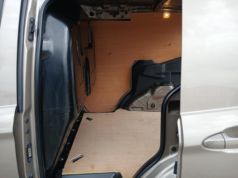 Ford Transit Courier EcoBoost Limited - U3774