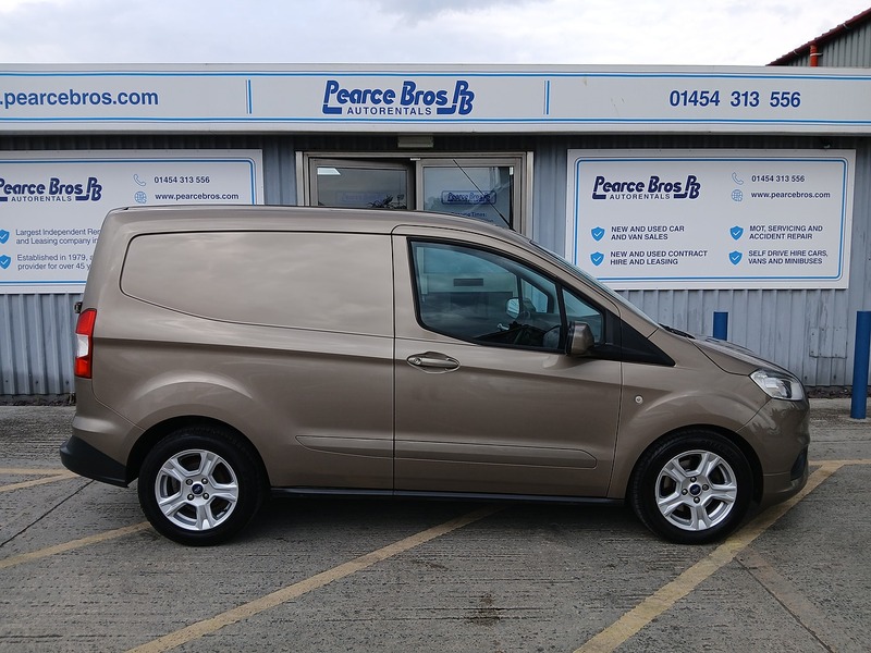 Ford Transit Courier EcoBoost Limited - U3774