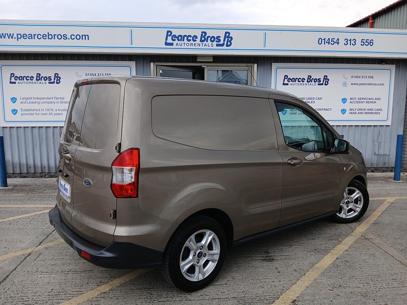 Ford Transit Courier EcoBoost Limited - U3774