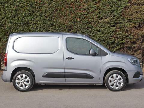 Vauxhall Combo 1.5TurboD, 100bhp, Griffin L1 SWB Van, Air Con, Cruise, Alloys, Parking Sensors, Carplay, Android, 3 - U6891