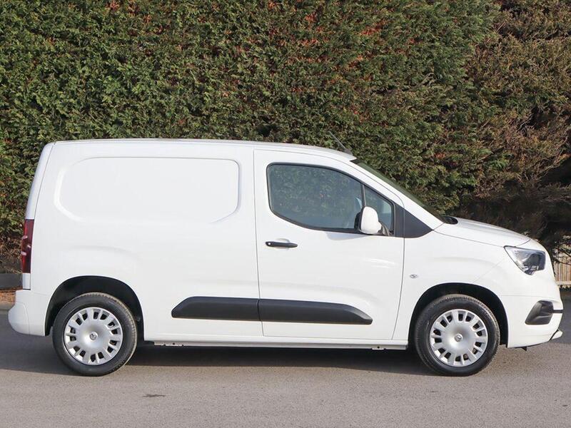 Vauxhall Combo 2300 Sportive 1.5 TurboD, 100bhp, L1 SWB Van, Air Con, Cruise Control, 3 Seats, Reverse Parking - U6896