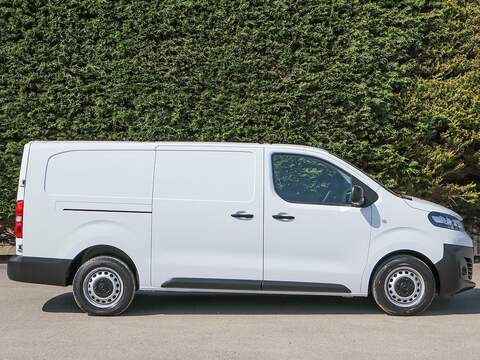 Vauxhall Vivaro 2900 Dynamic 1.5 Turbo D 100BHP L2 LONG Panel Van, Air Con, Cruise, Twin SLD, Rev Park - U6969