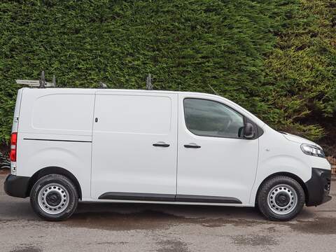 Vauxhall Vivaro 3100 Dynamic 2.0 TURBO D 145BHP L1 SWB PANEL VAN, Touch Screen Media, Rev Parking Sensors, Sat Nav - U7010